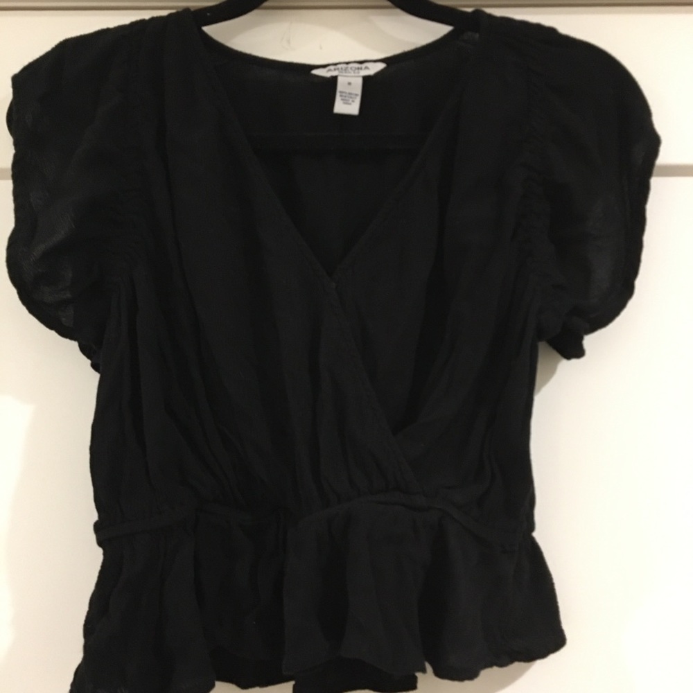 🦋2/$15🦋 Arizona Black Wrap Top